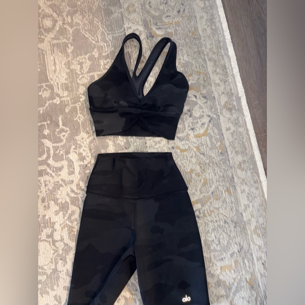 ALO Yoga Black Camo Activewear Top and Bottom Set